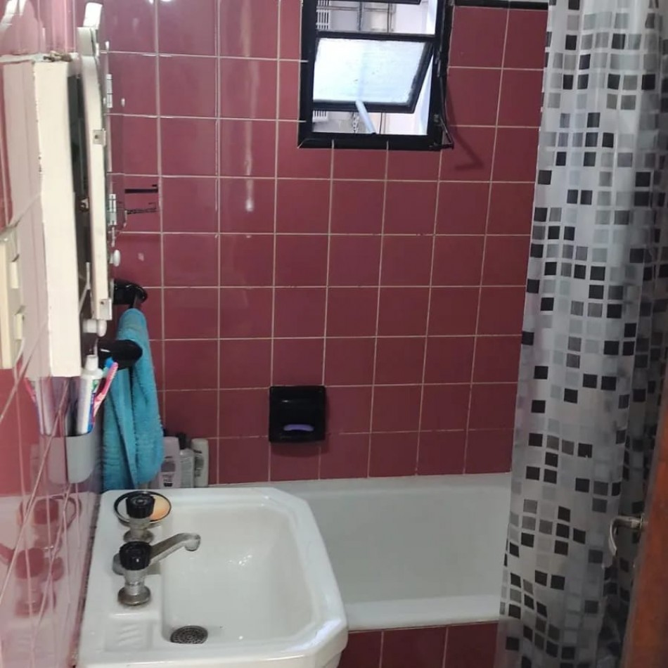 Departamento en PH en  venta de dos dormitorios en calle 8 entre 68 y 69 