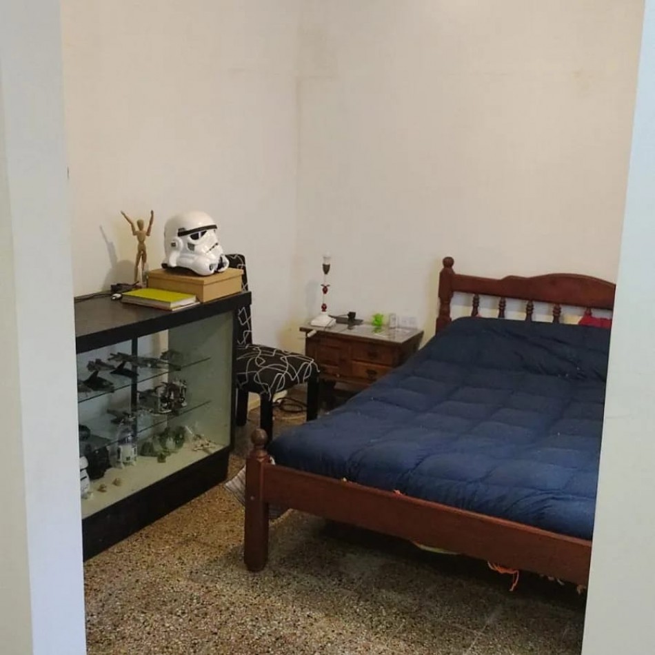 Departamento en PH en  venta de dos dormitorios en calle 8 entre 68 y 69 