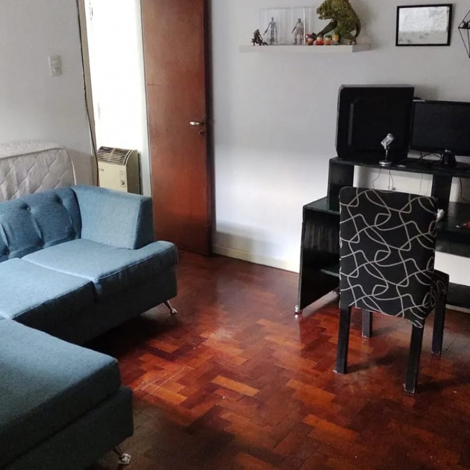 Departamento en PH en  venta de dos dormitorios en calle 8 entre 68 y 69 
