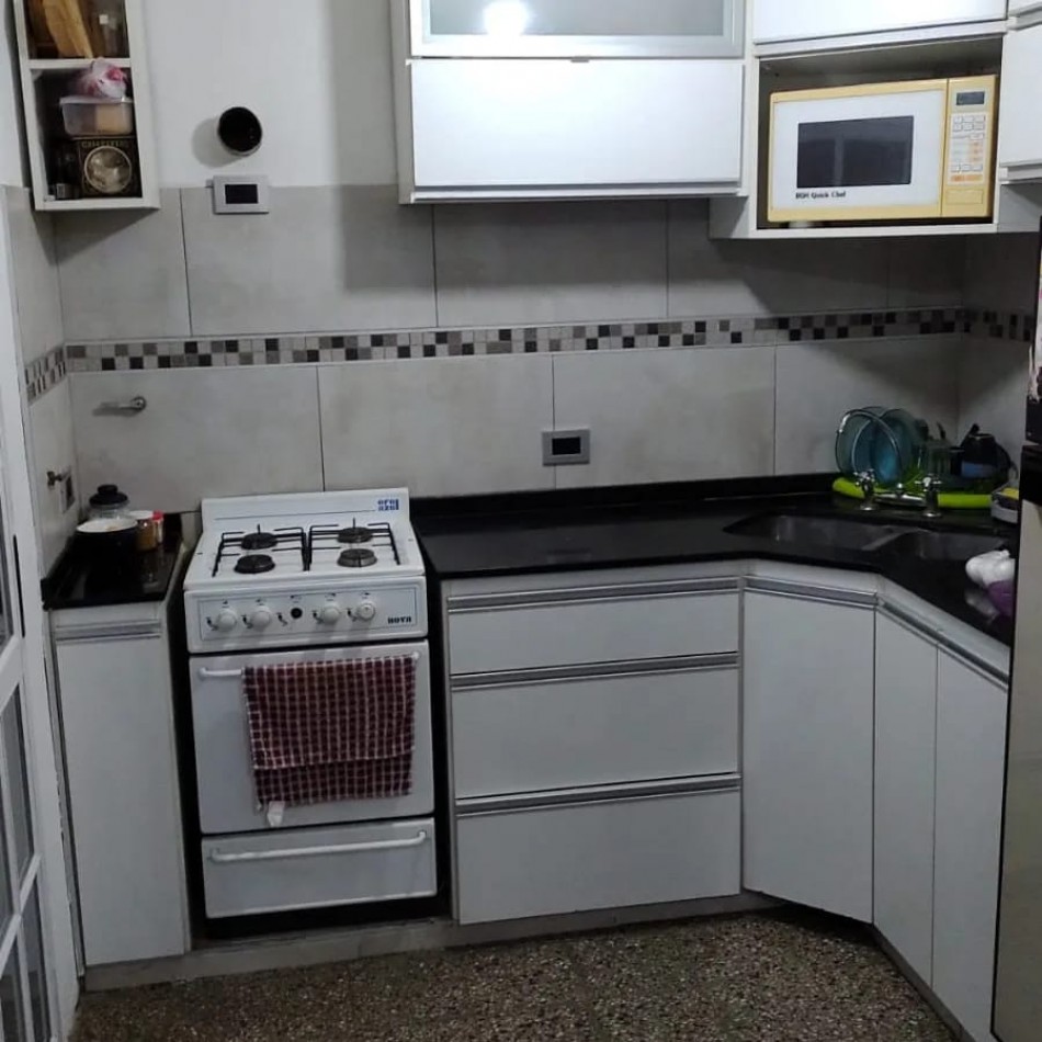 Departamento en PH en  venta de dos dormitorios en calle 8 entre 68 y 69 