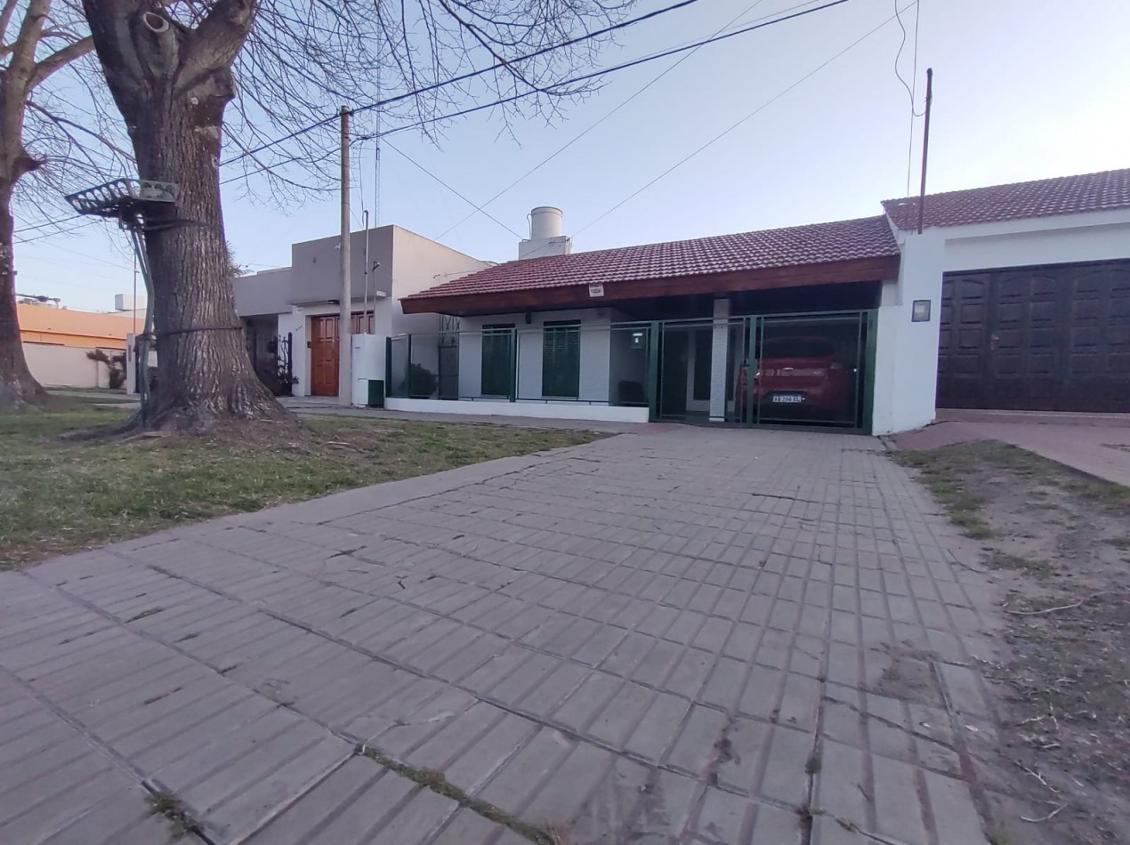 Casa sobre Av. Moreno 