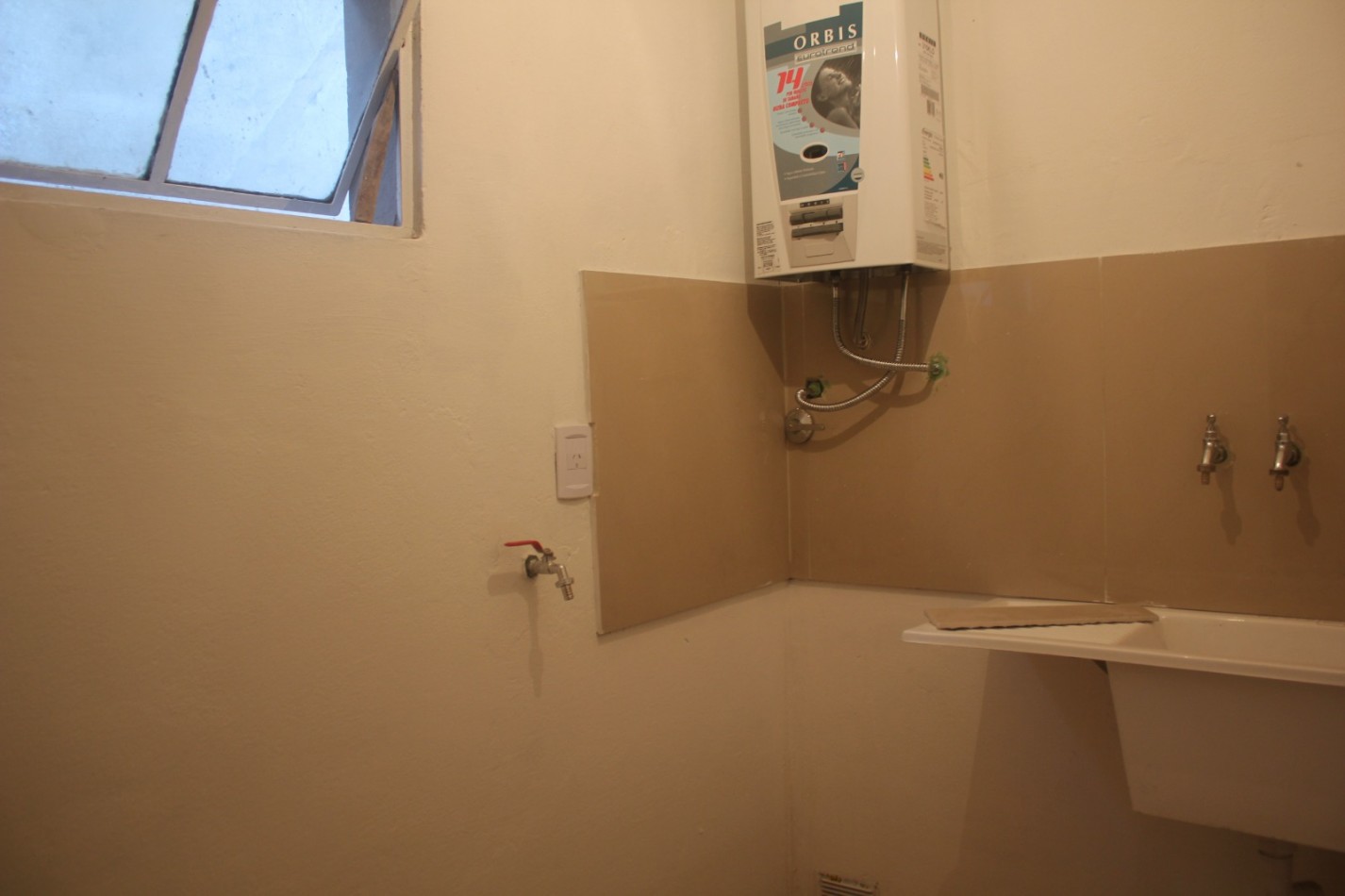 Casa sobre lote de 8,66 x 43