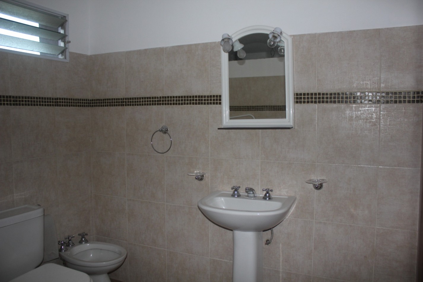 Casa sobre lote de 8,66 x 43