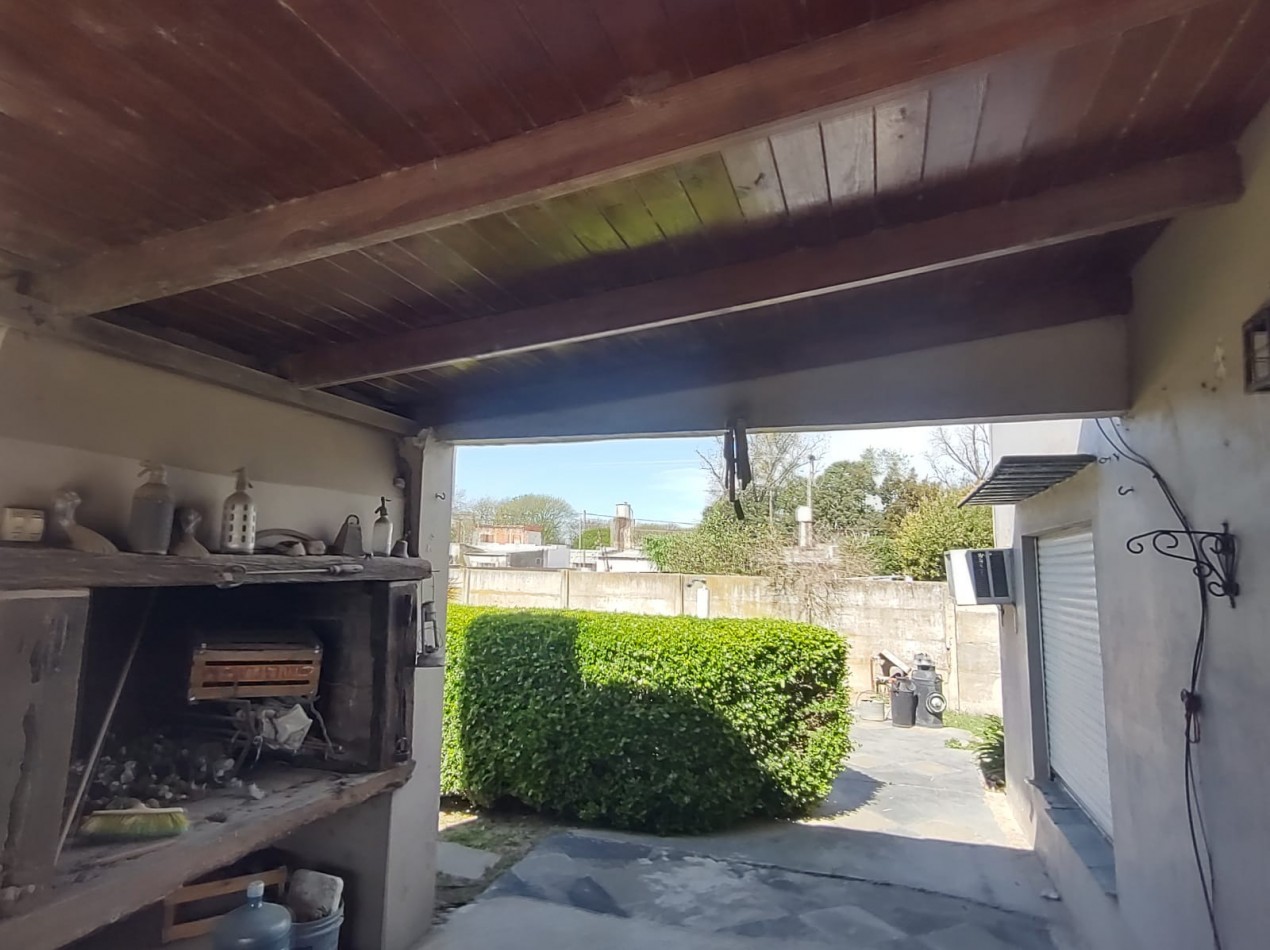 Casa en venta sobre ruta 205 entre Estrada y Av. Pereyra 