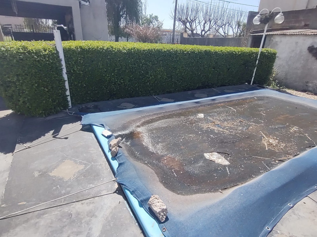 Casa en venta sobre ruta 205 entre Estrada y Av. Pereyra 