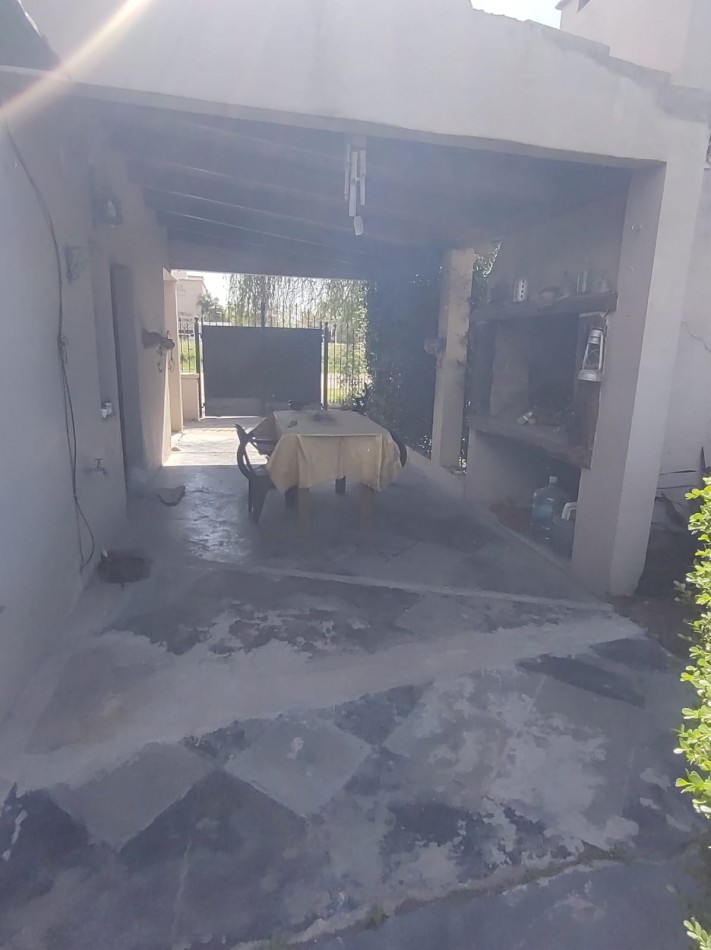 Casa en venta sobre ruta 205 entre Estrada y Av. Pereyra 