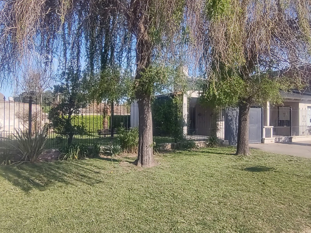 Casa en venta sobre ruta 205 entre Estrada y Av. Pereyra 