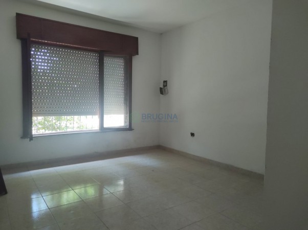 Venta de Casa en calle Estrada esquina Yrigoyen 