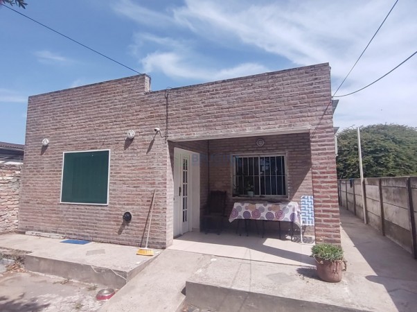 Venta de casa sobre Av. Rivadavia 