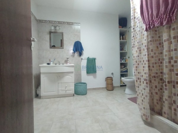 Venta de casa sobre Av. Rivadavia 