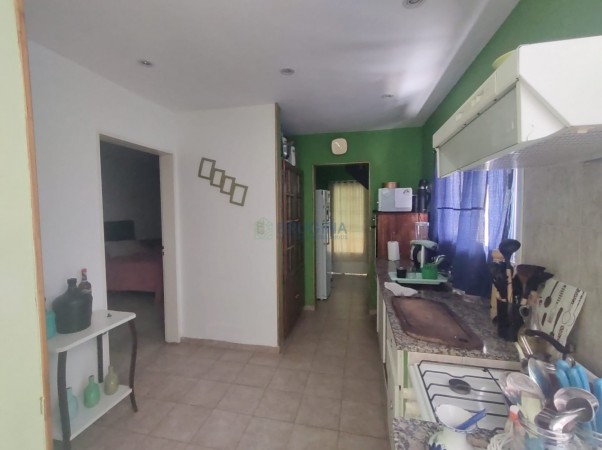 Venta de casa sobre Av. Rivadavia 