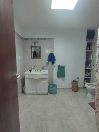 Venta de casa sobre Av. Rivadavia 