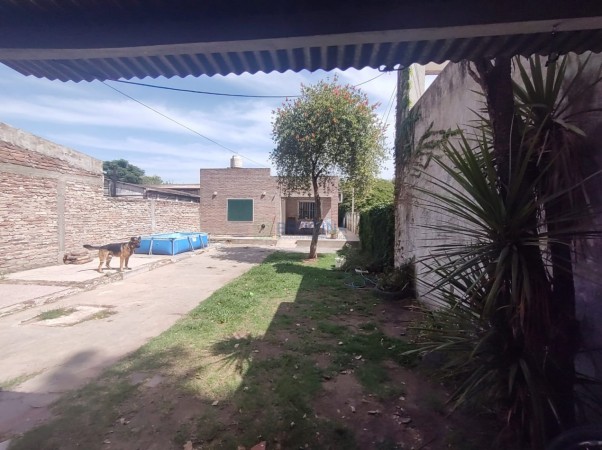 Venta de casa sobre Av. Rivadavia 