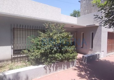 Venta de Casa en calle Estrada esquina Yrigoyen 