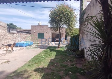 Venta de casa sobre Av. Rivadavia 